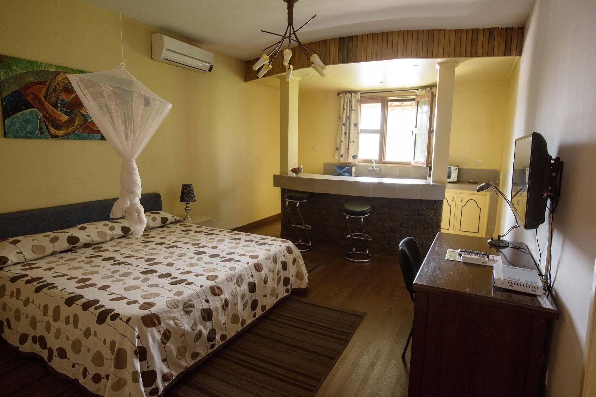 Hotel La Coccinelle บามาโก ภายนอก รูปภาพ